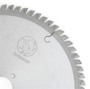 Carbide tipped circular saw blade for Sandwichmaterials.