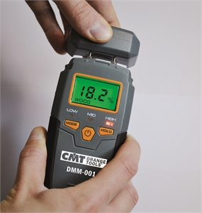 Digital moisture meter